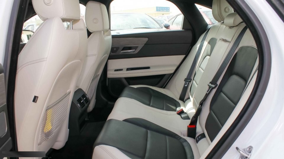 2016 Jaguar XF 3.0L V6 – Image 9