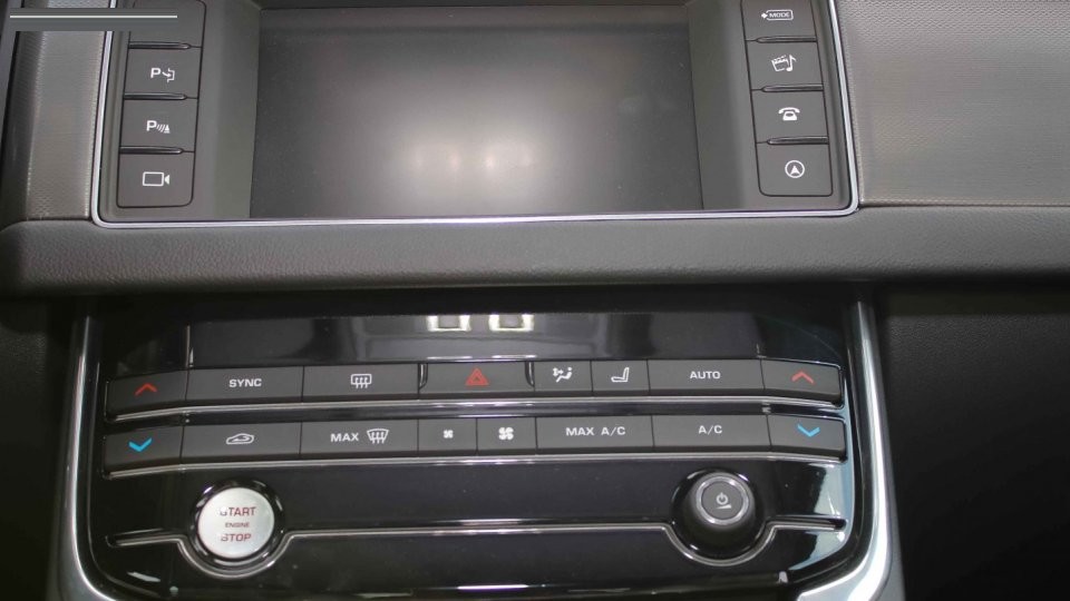 2016 Jaguar XF 3.0L V6 – Image 5