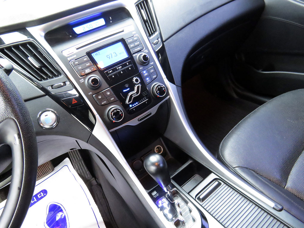 2010 HYUNDAI SONATA 2.0 – Image 10