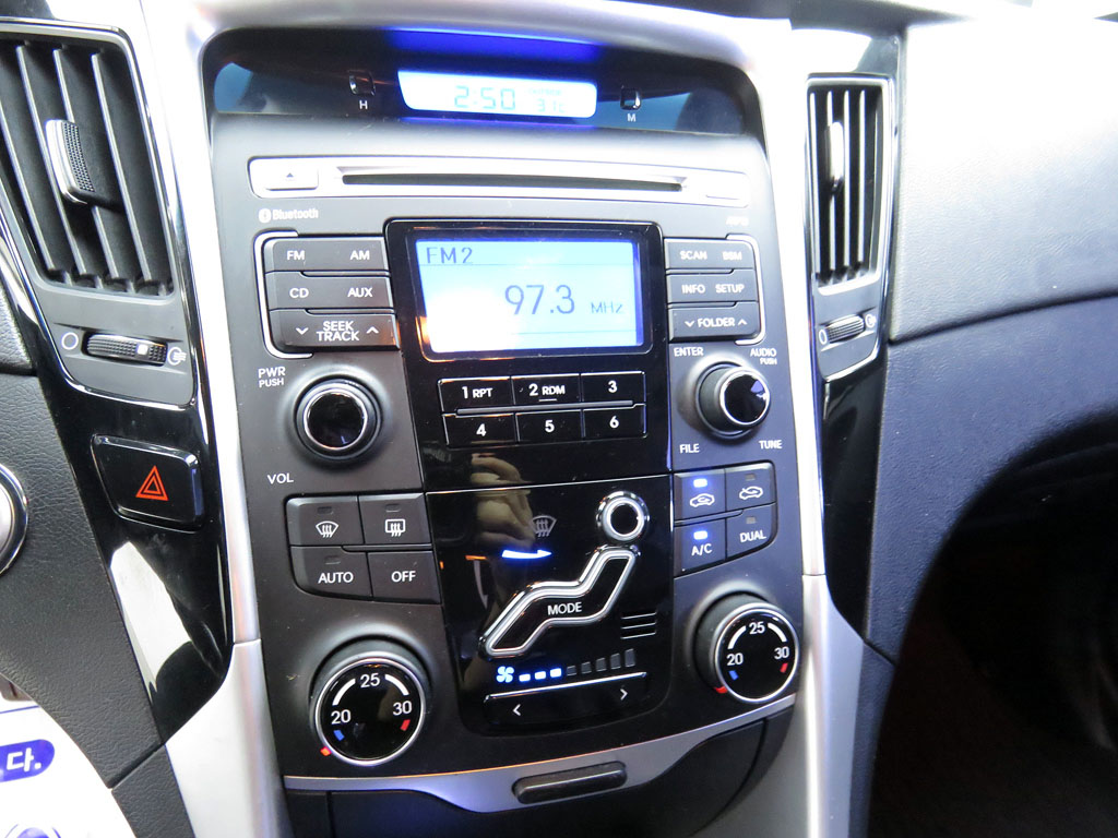 2010 HYUNDAI SONATA 2.0 – Image 11