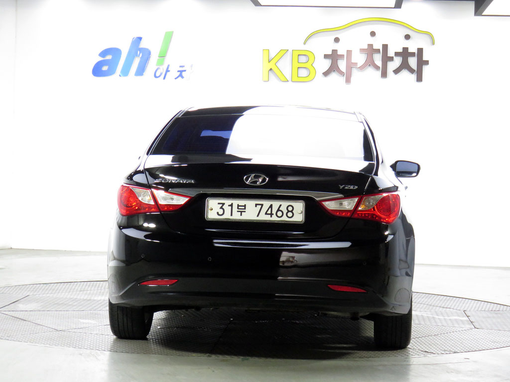 2010 HYUNDAI SONATA 2.0 – Image 4