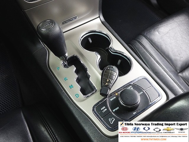 2012 Jeep Grand Cherokee 3.6L V6 Laredo – Image 8