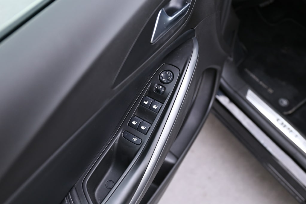 2019 Opel Grand Country X 1.2T – Image 10