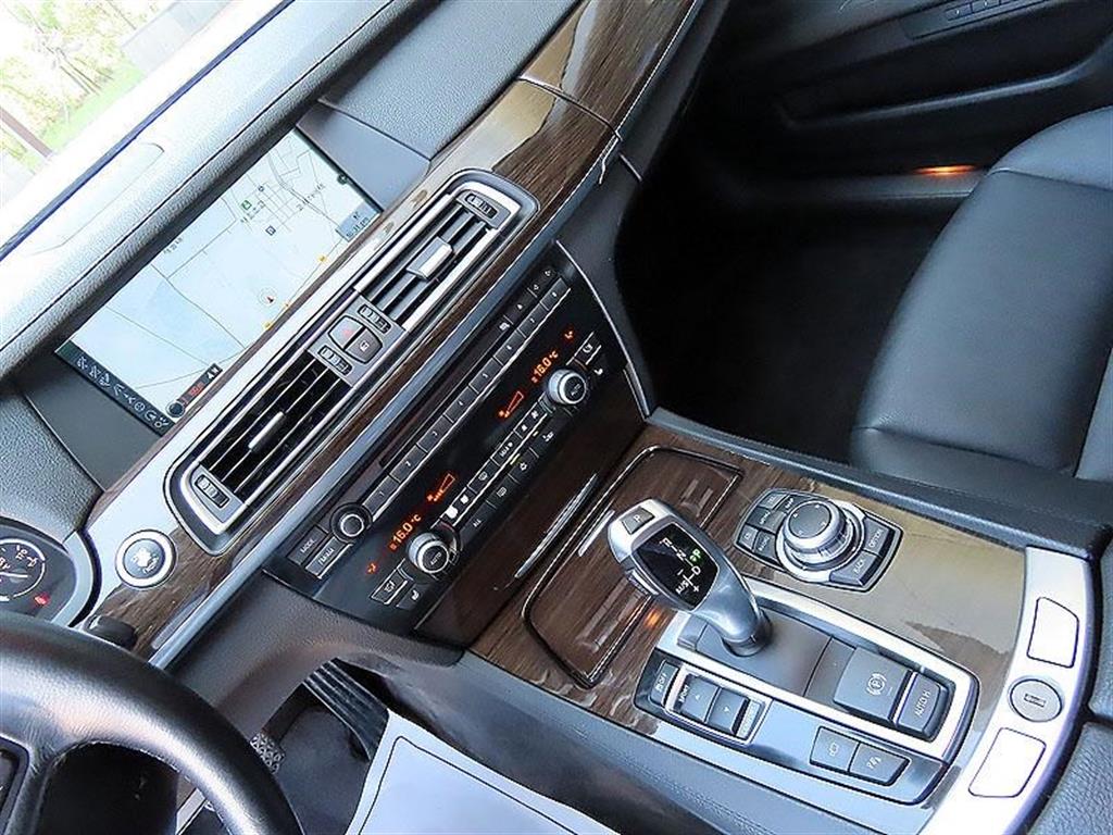 2009 BMW 740i 3.0L V6 – Image 14