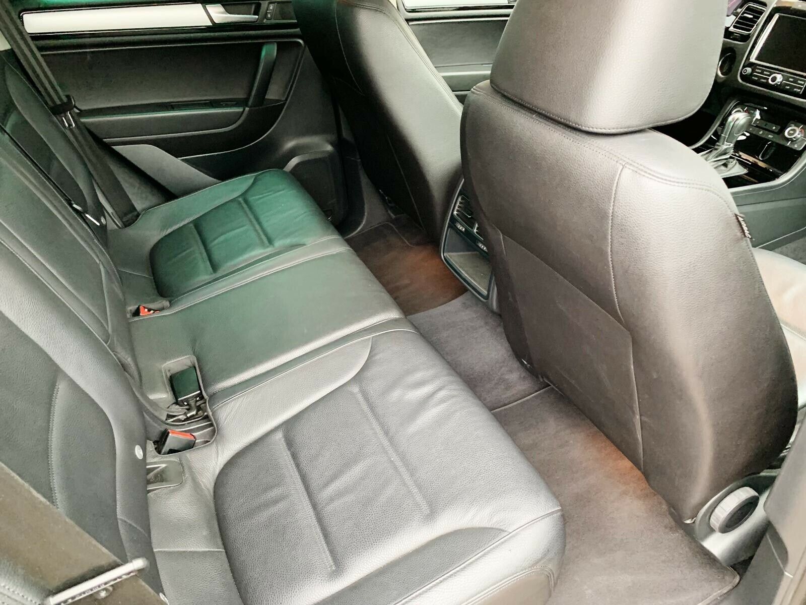 2011 Volkswagen Touareg 3.0 V6 TDI Tiptronic – Image 3