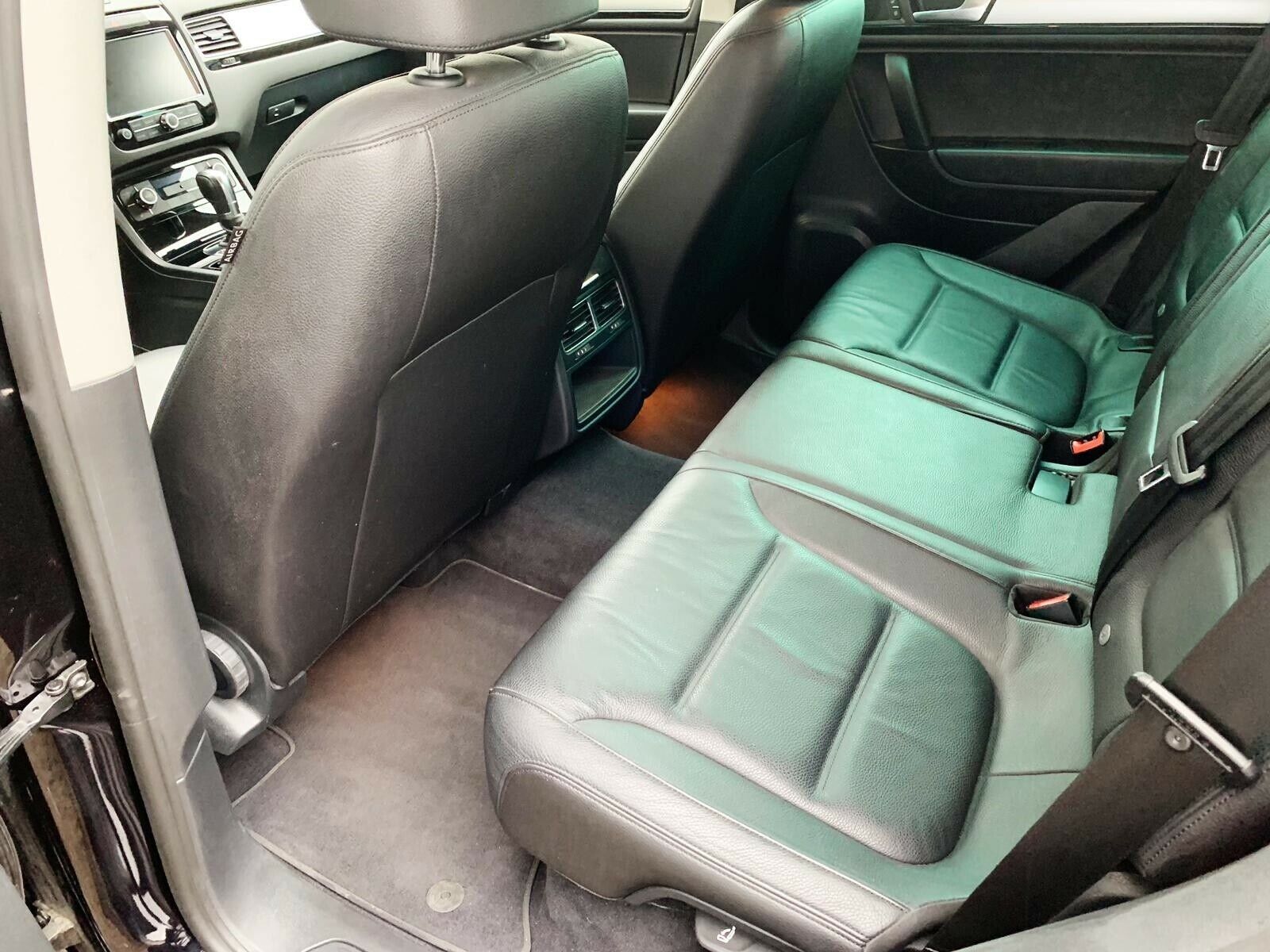 2011 Volkswagen Touareg 3.0 V6 TDI Tiptronic – Image 4