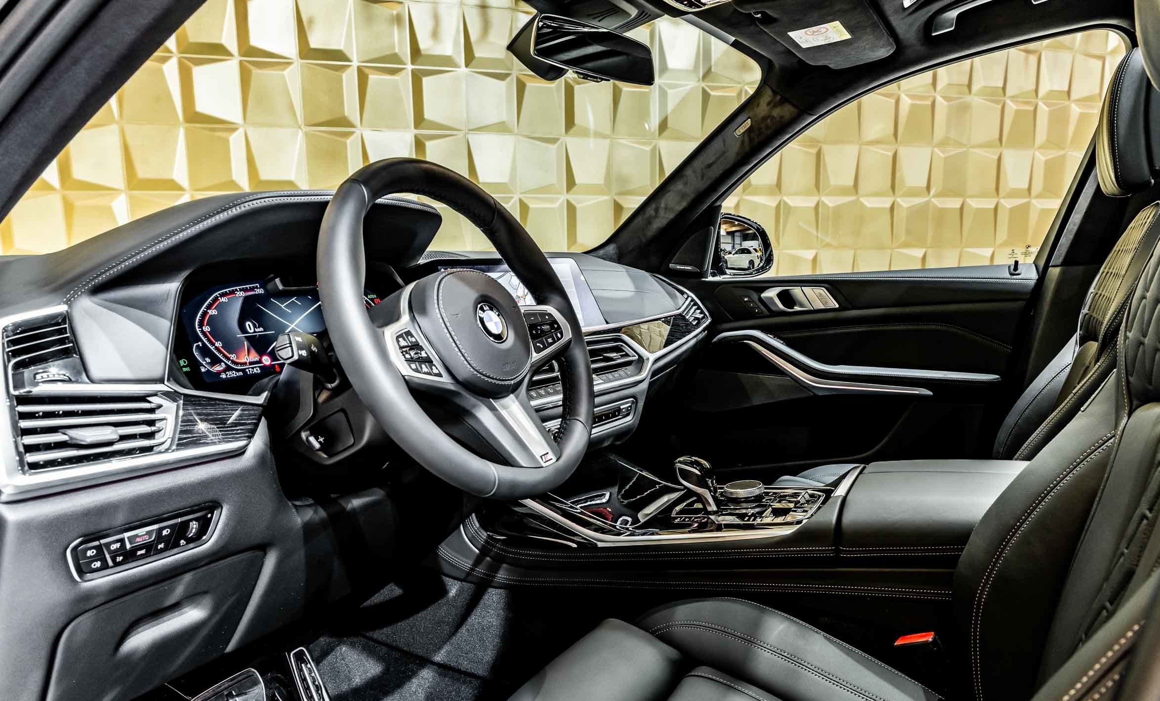 2019 BMW X7 xDrive40i M-SPORT – Image 17