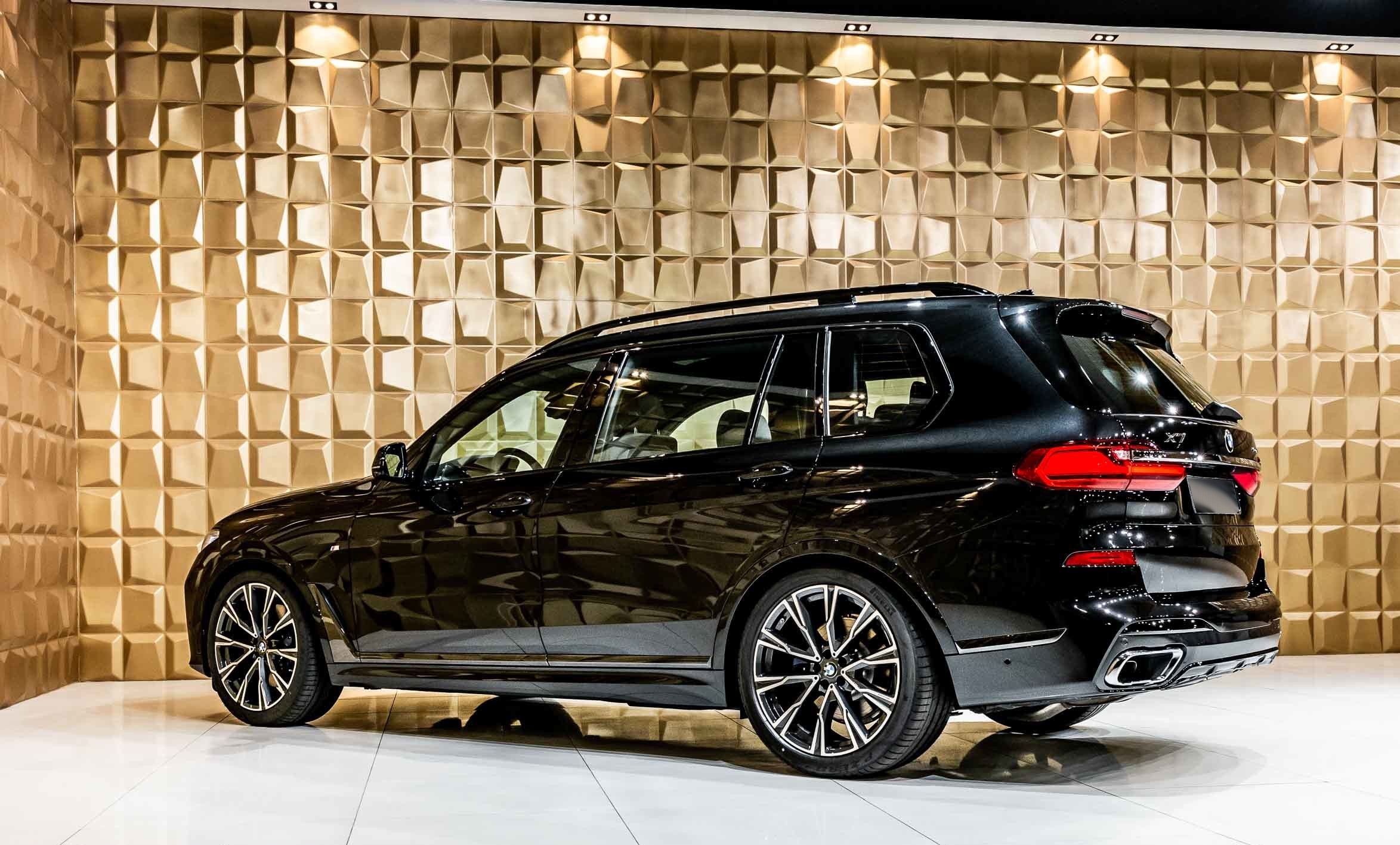 2019 BMW X7 xDrive40i M-SPORT – Image 3