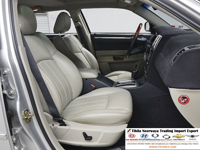 2006 Chrysler 300C 3.5L V6 – Image 10