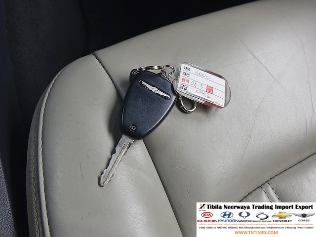 2006 Chrysler 300C 3.5L V6 – Image 17