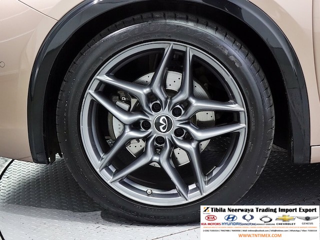 2017 Infiniti Q30 2.0L Premium – Image 6