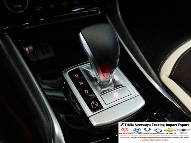 2017 Infiniti Q30 2.0L Premium – Image 9