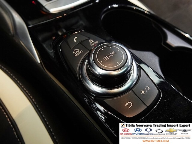 2017 Infiniti Q30 2.0L Premium – Image 13