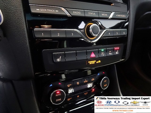 2017 Infiniti Q30 2.0L Premium – Image 14