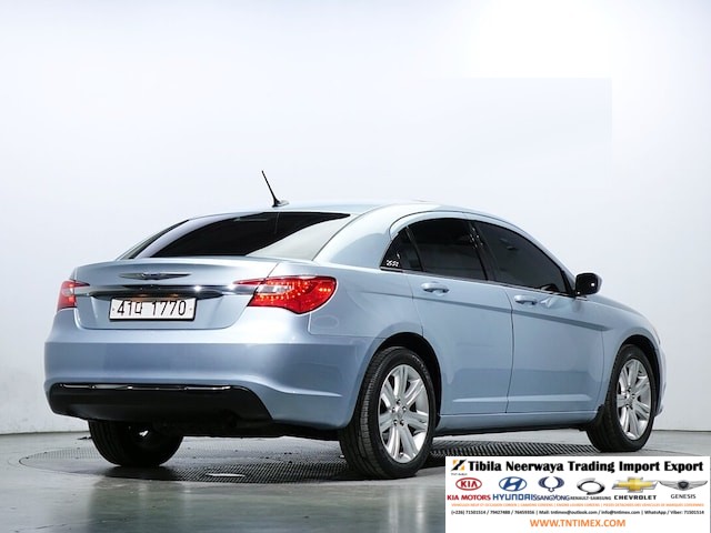 2012 Chrysler 200 2.4L – Image 3