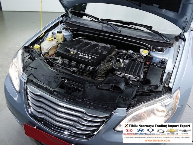 2012 Chrysler 200 2.4L – Image 7