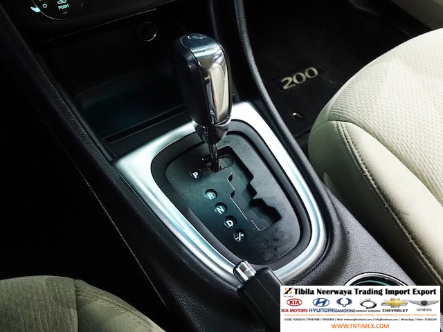 2012 Chrysler 200 2.4L – Image 10