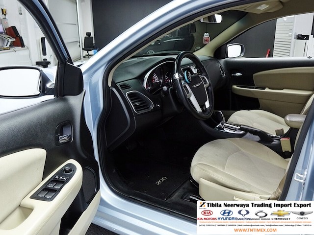 2012 Chrysler 200 2.4L – Image 13