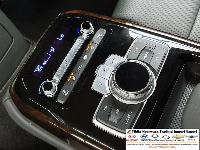 2019 Genesis G90 3.8L Luxe – Image 14