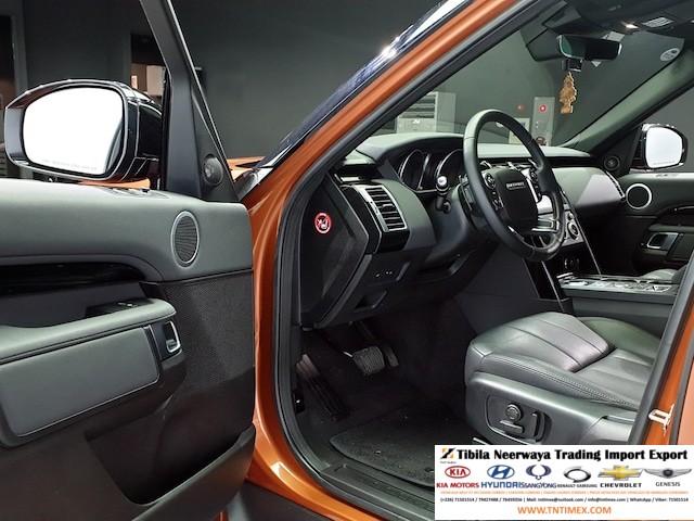 2018 Land Rover Discovery 5 2.0L SD4 SE – Image 11