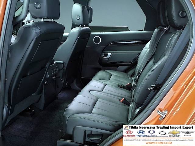 2018 Land Rover Discovery 5 2.0L SD4 SE – Image 12