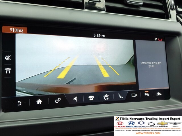 2018 Land Rover Discovery 5 2.0L SD4 SE – Image 14