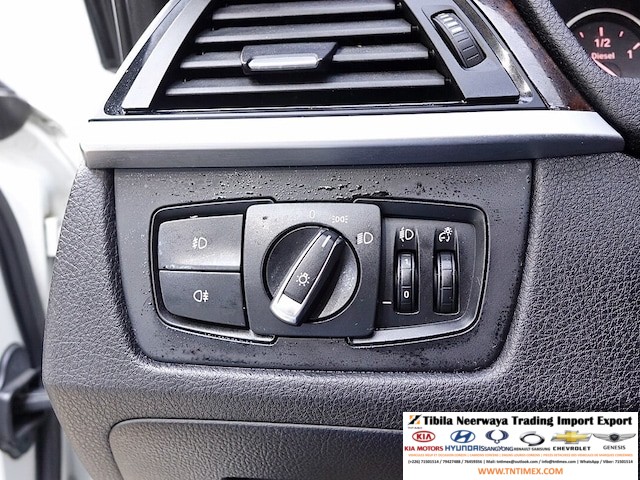 2012 BMW 320d – Image 11