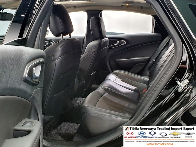 2015 Chrysler 200 2.4L Limited – Image 12