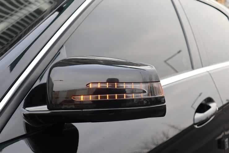 2011 MERCEDES-BENZ E300 – Image 12