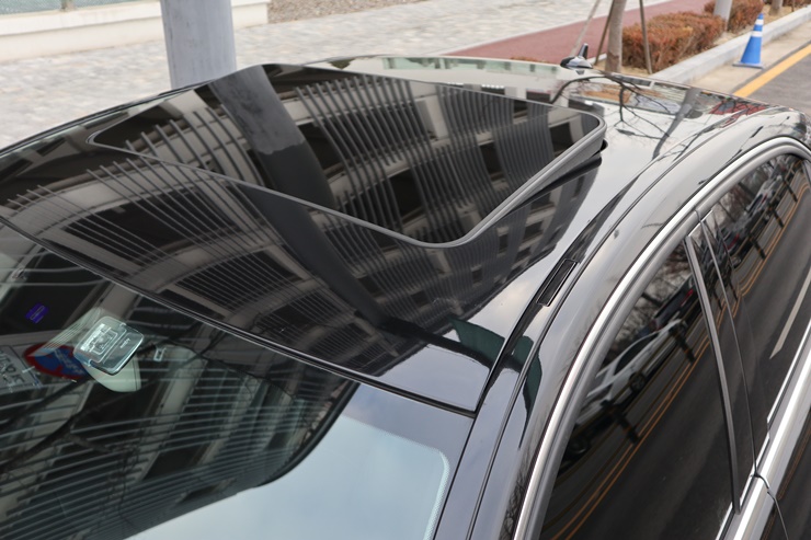 2011 MERCEDES-BENZ E300 – Image 13