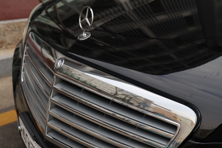 2011 MERCEDES-BENZ E300 – Image 8