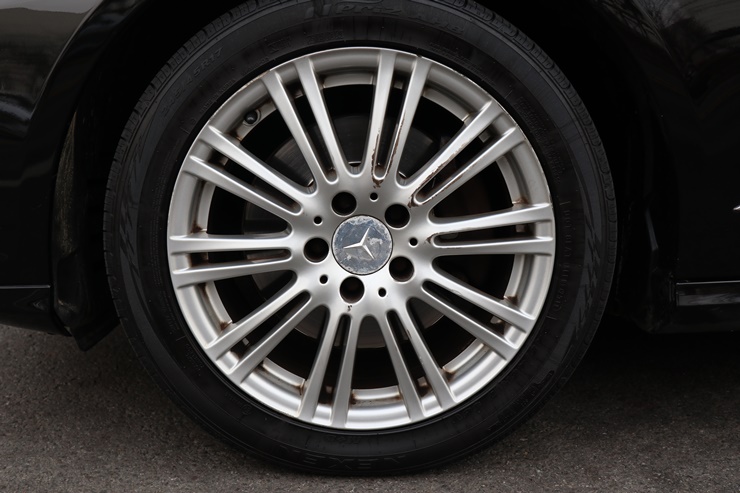 2011 MERCEDES-BENZ E300 – Image 11