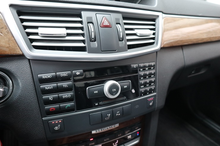 2011 MERCEDES-BENZ E300 – Image 26