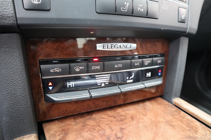 2011 MERCEDES-BENZ E300 – Image 27