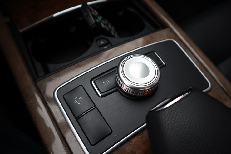 2011 MERCEDES-BENZ E300 – Image 29