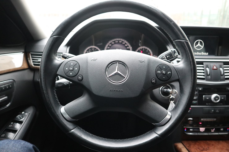 2011 MERCEDES-BENZ E300 – Image 32