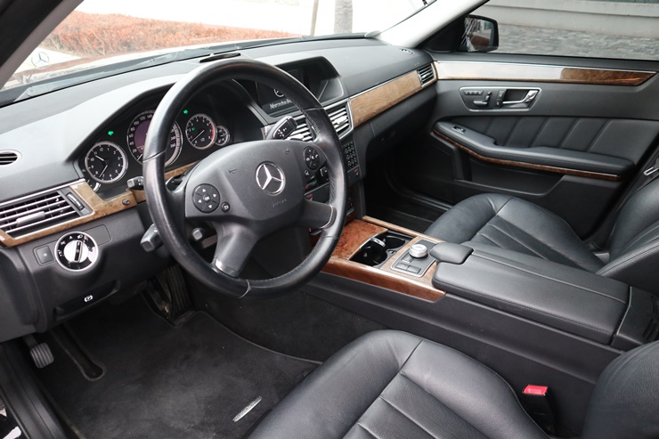 2011 MERCEDES-BENZ E300 – Image 35