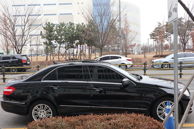 2011 MERCEDES-BENZ E300 – Image 18