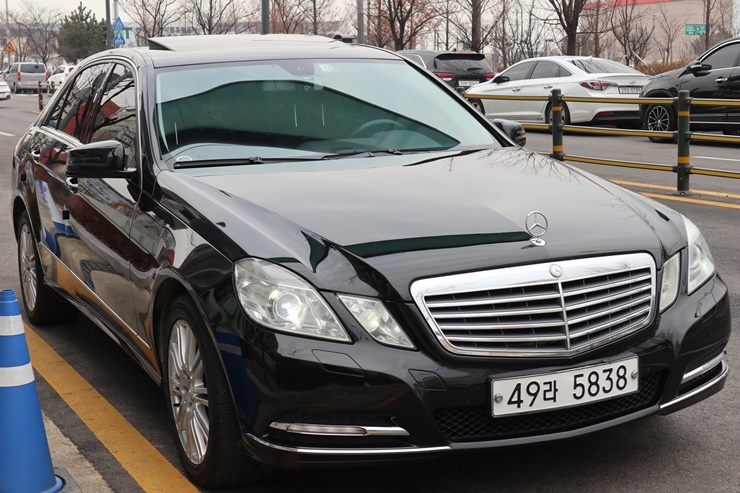 2011 MERCEDES-BENZ E300 – Image 19