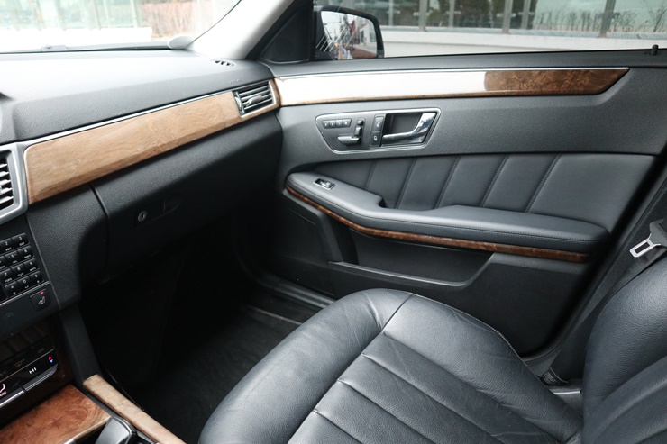 2011 MERCEDES-BENZ E300 – Image 22