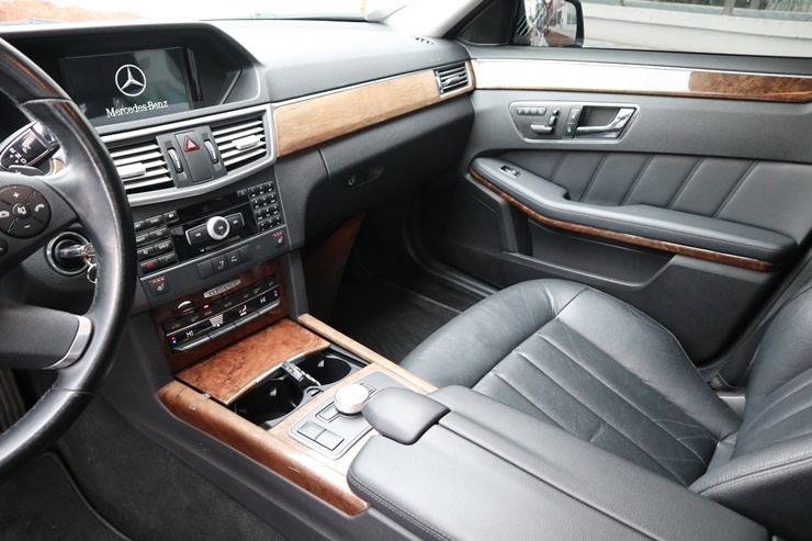 2011 MERCEDES-BENZ E300 – Image 36