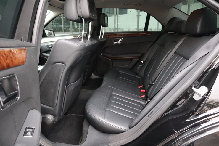 2011 MERCEDES-BENZ E300 – Image 37