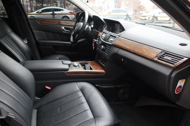 2011 MERCEDES-BENZ E300 – Image 47
