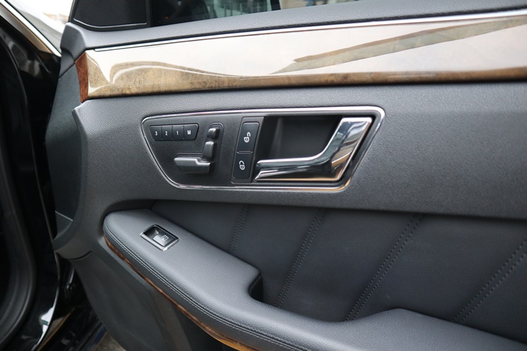 2011 MERCEDES-BENZ E300 – Image 51