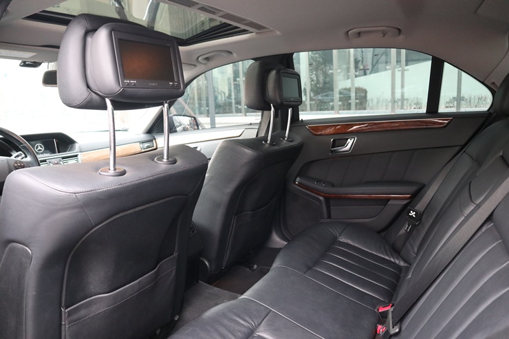 2011 MERCEDES-BENZ E300 – Image 38