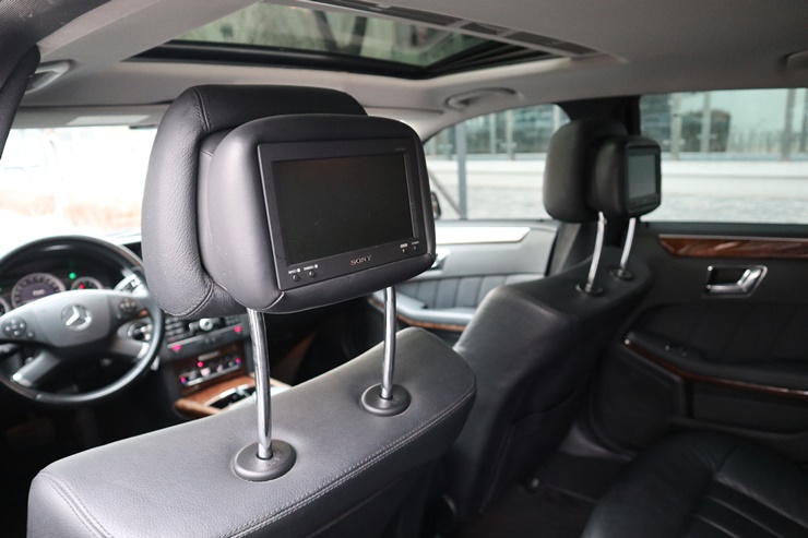 2011 MERCEDES-BENZ E300 – Image 39