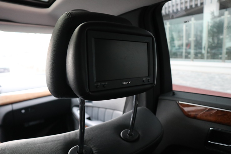 2011 MERCEDES-BENZ E300 – Image 40