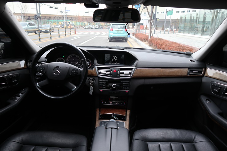 2011 MERCEDES-BENZ E300 – Image 41