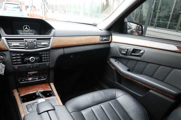 2011 MERCEDES-BENZ E300 – Image 43