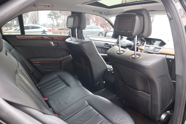 2011 MERCEDES-BENZ E300 – Image 44